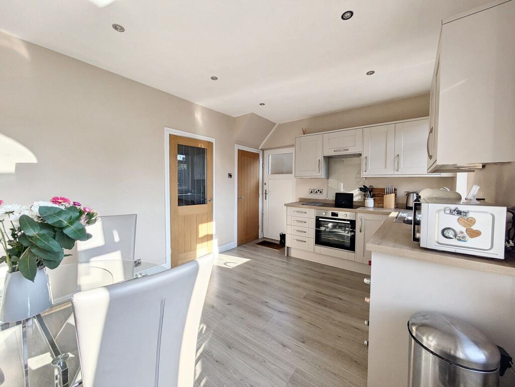 OPEN PLAN DINING KITCHEN