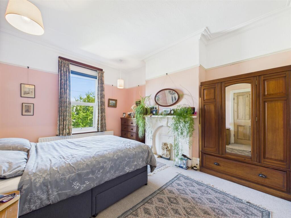 CAM02386G0-PR0130-STILL005