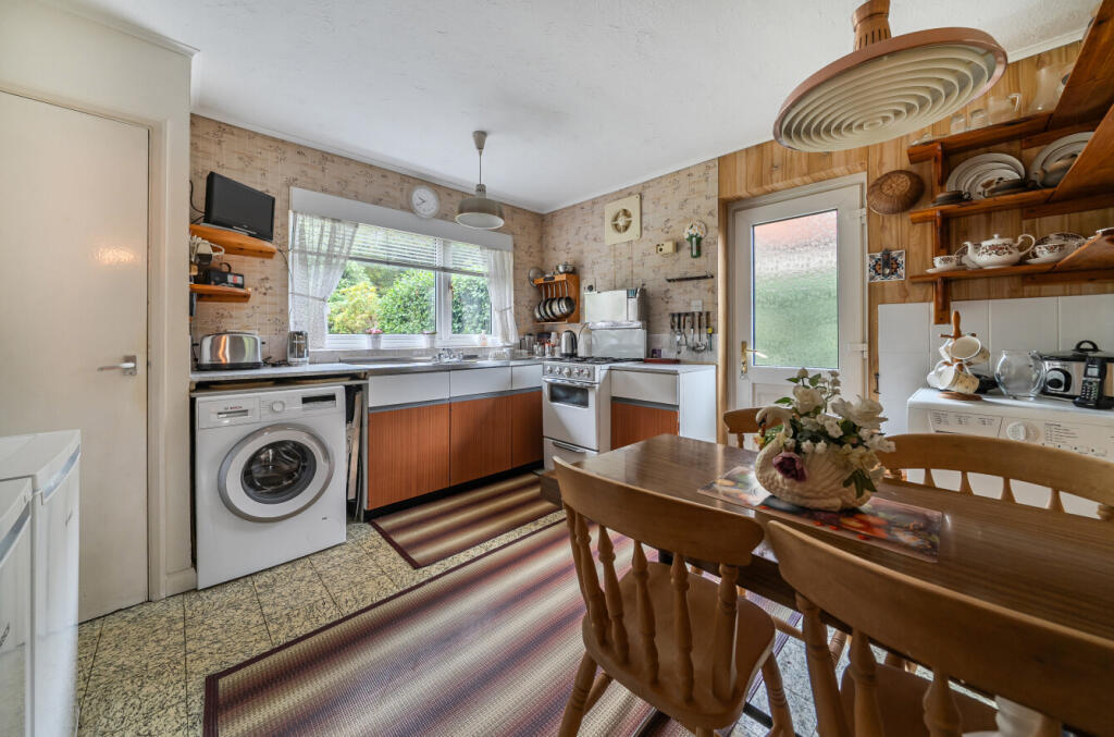 1369323-7-68ef757...