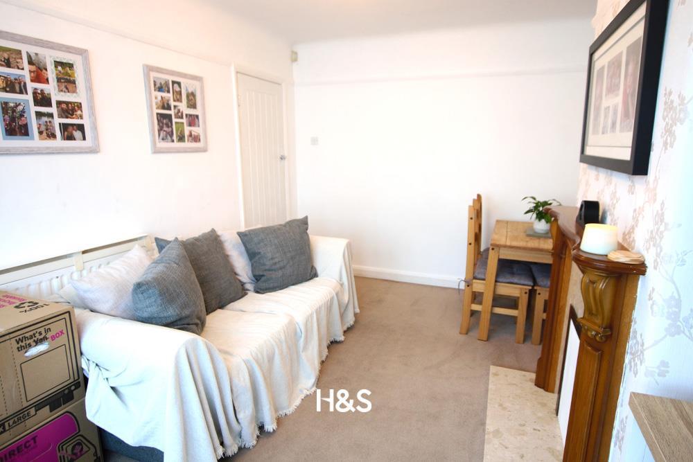 244 Church Road - Lounge.jpg