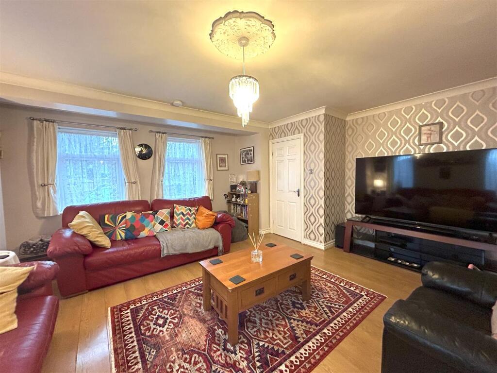 lounge 1.jpeg