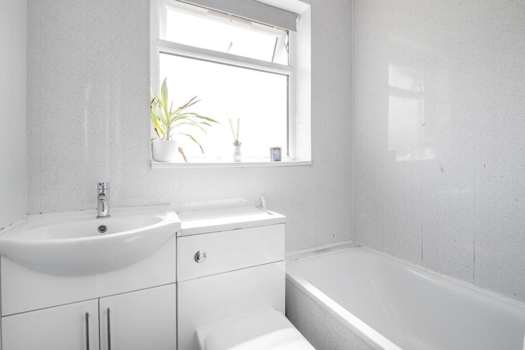BATHROOM / WC