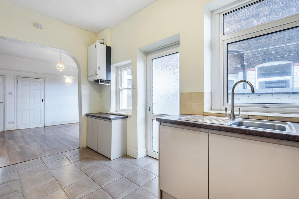 Kitchen into Dini...
