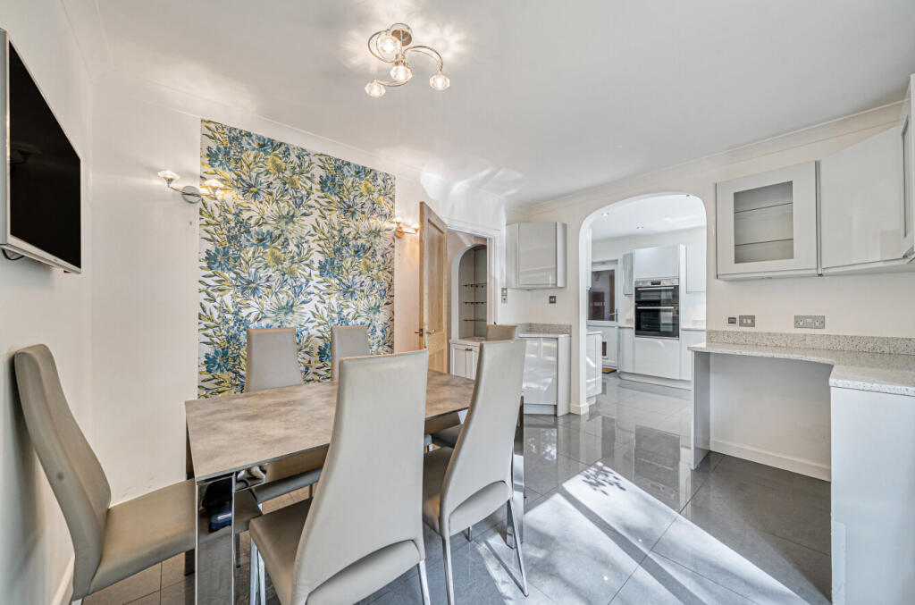 1353661-12-68c2da...