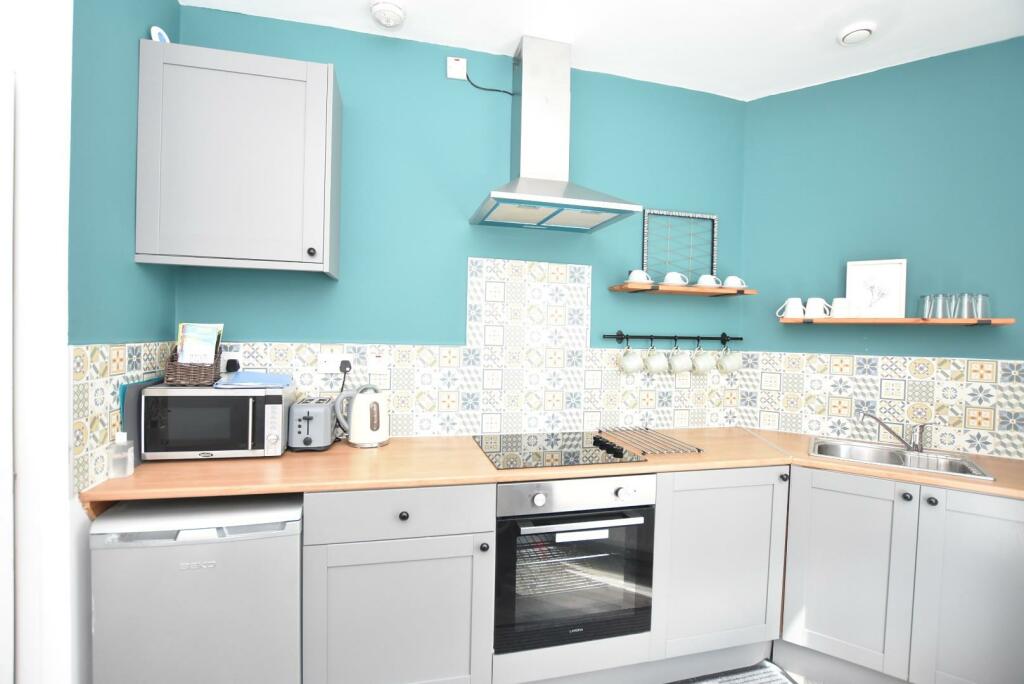 FLAT B - Kitchen.jpg