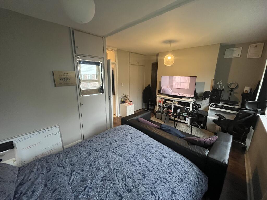 bedroom / living area