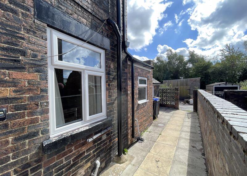 Rear Walled Patio Garden &amp; Store 