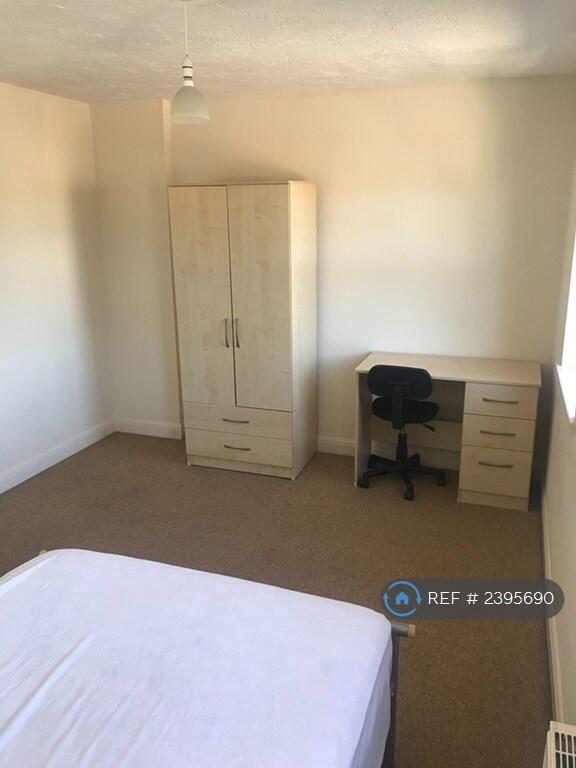 2nd Floor Double Bedroom West Facing 