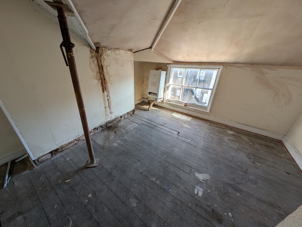 Bedroom 12 South Street T202509261455.jpg