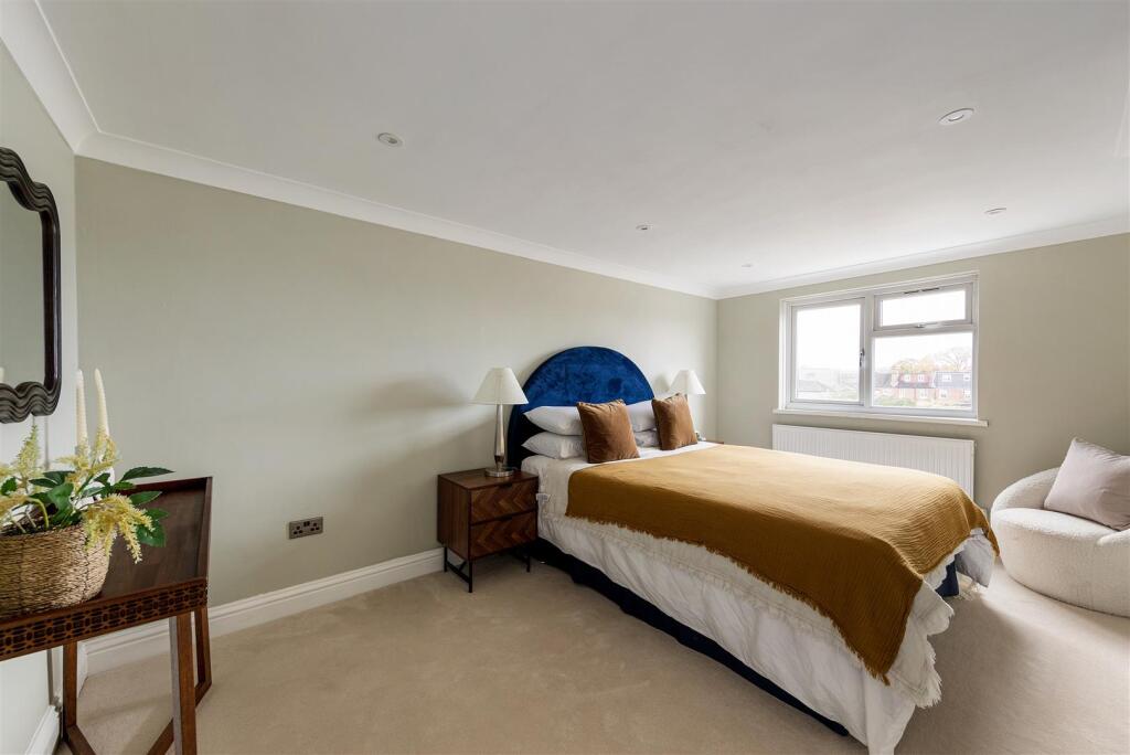 Leasowes Road E10