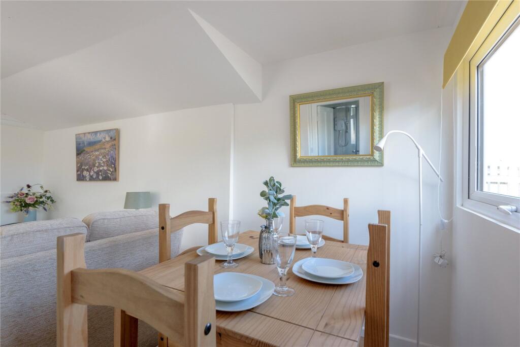 Chalet, Back Road 32