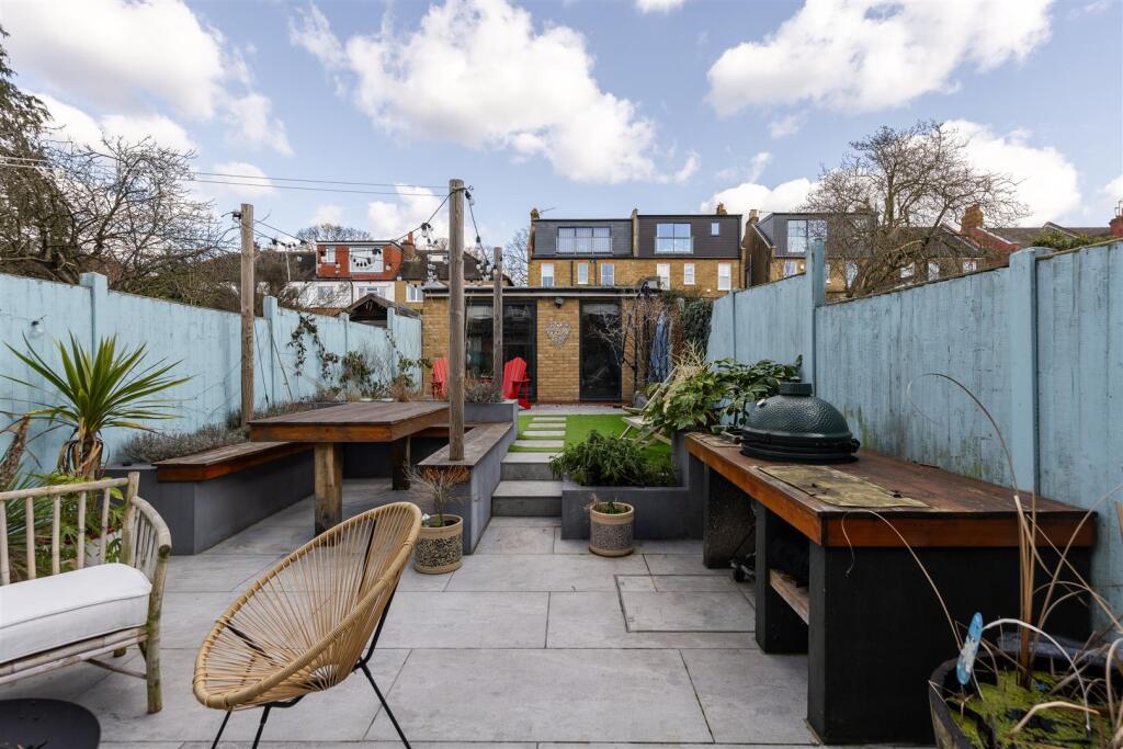 Hillcrest Road, E17
