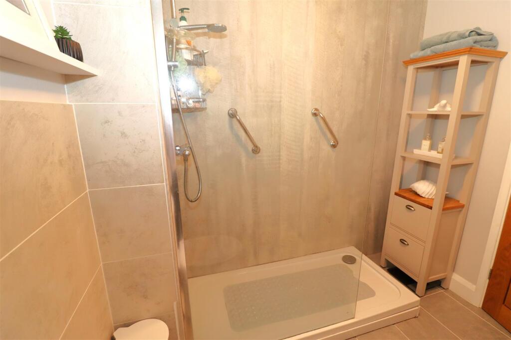 Shower Room.jpg