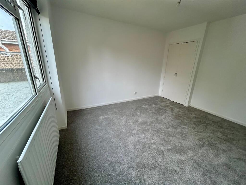 13 Alphington Green bedroom 3.jpg