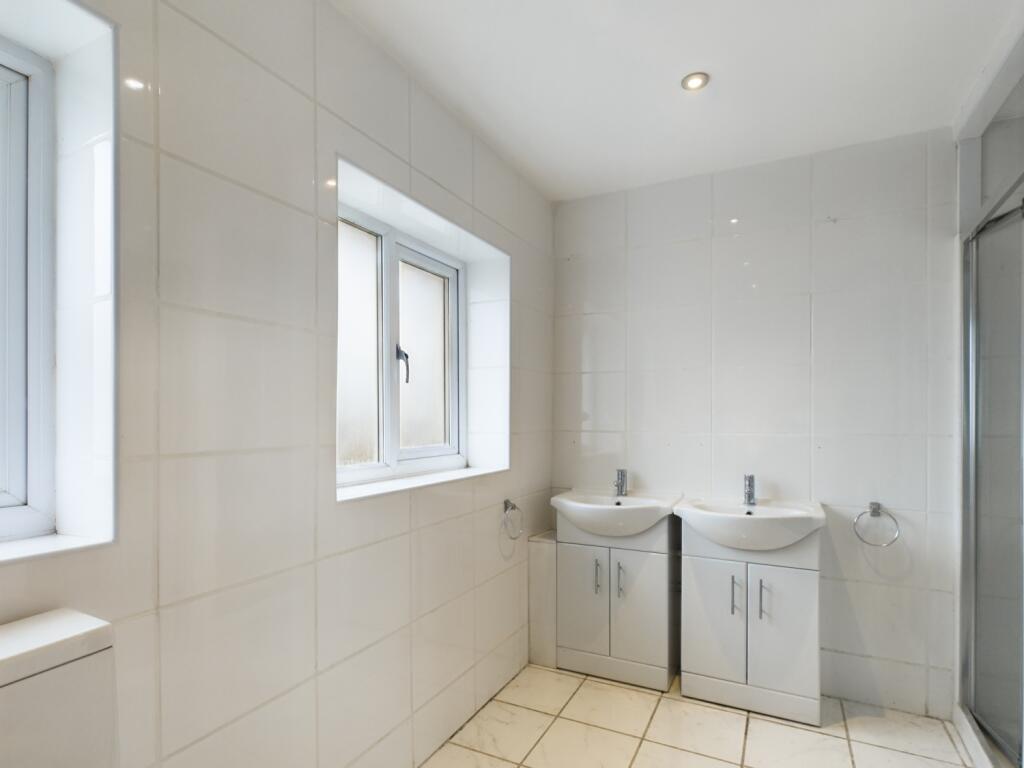 CAM02386G0-PR0097-STILL026