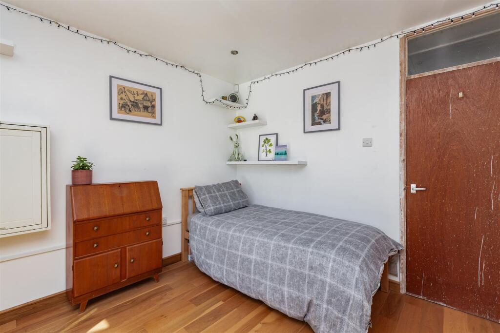 2 Selbourne Close-HR9.jpg