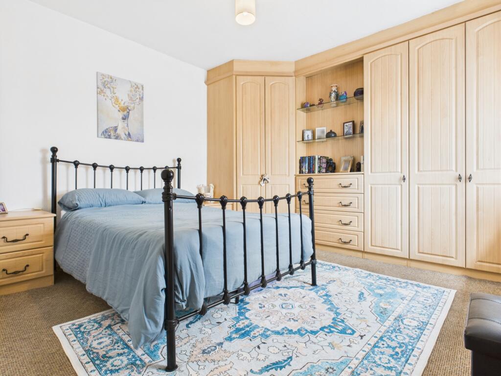 CAM03729G0-PR0107-STILL010