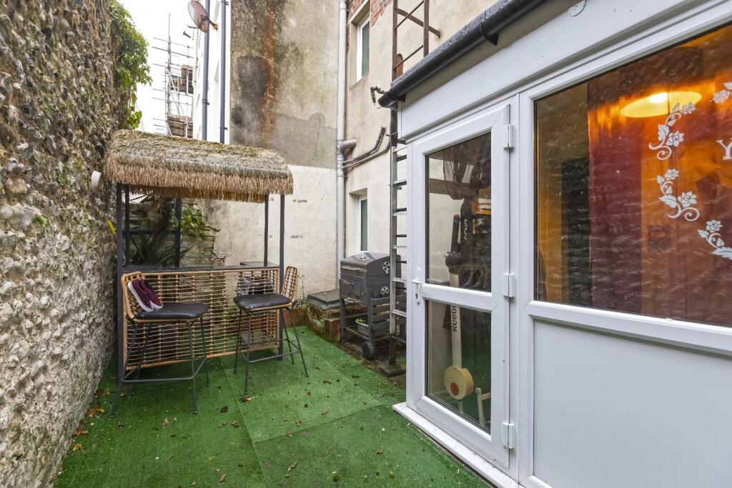 Bedford St garden.jpg