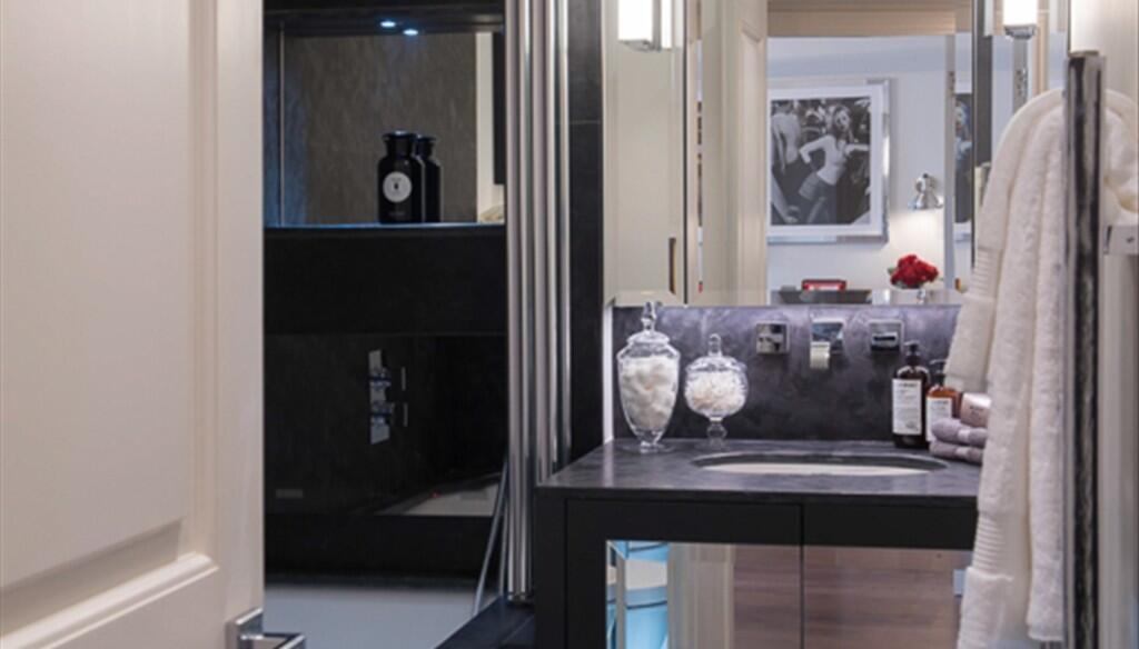 En-suite bathroom