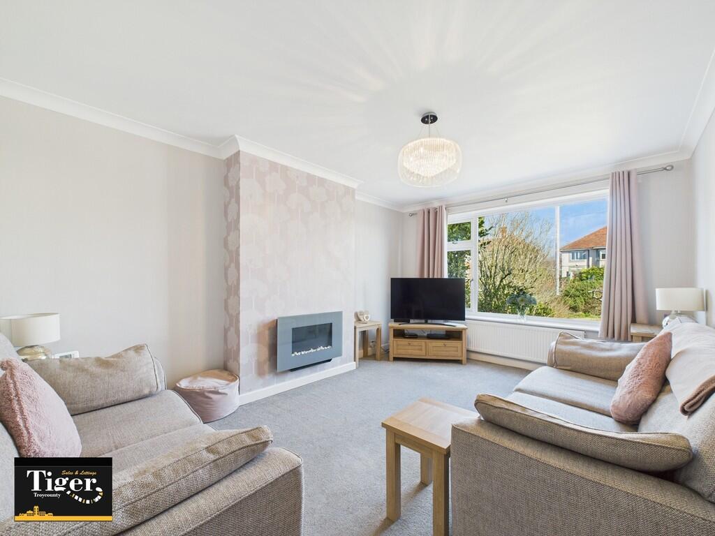 CAM02176G0-PR0523...