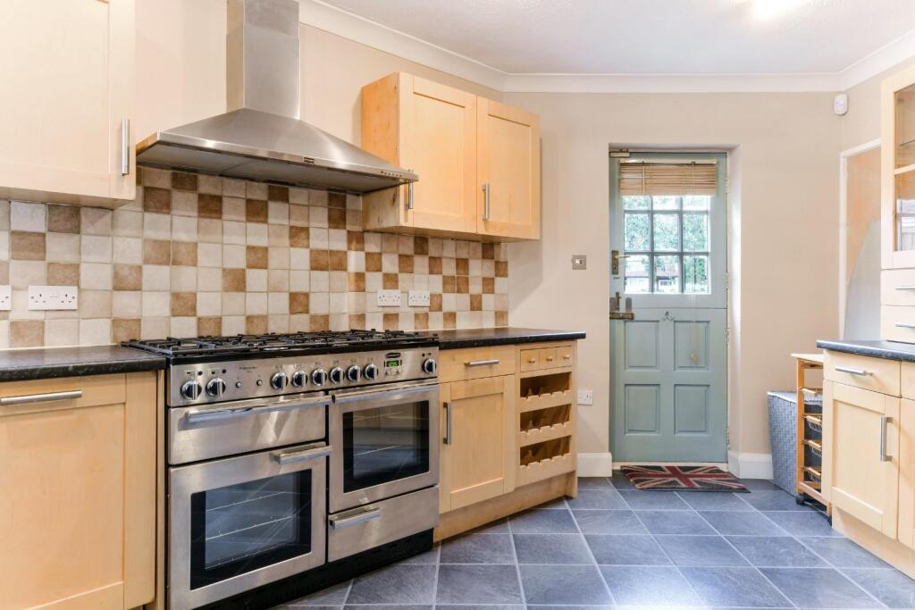 SANDRINGHAM ROAD (14).jpg