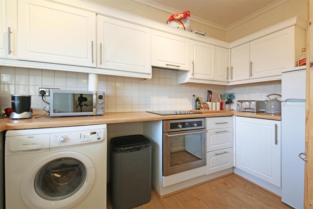 51 Carters Close KT4 kitchen.jpg