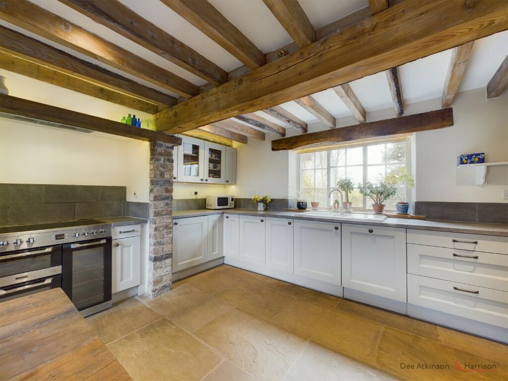 Kitchen/Dining Area