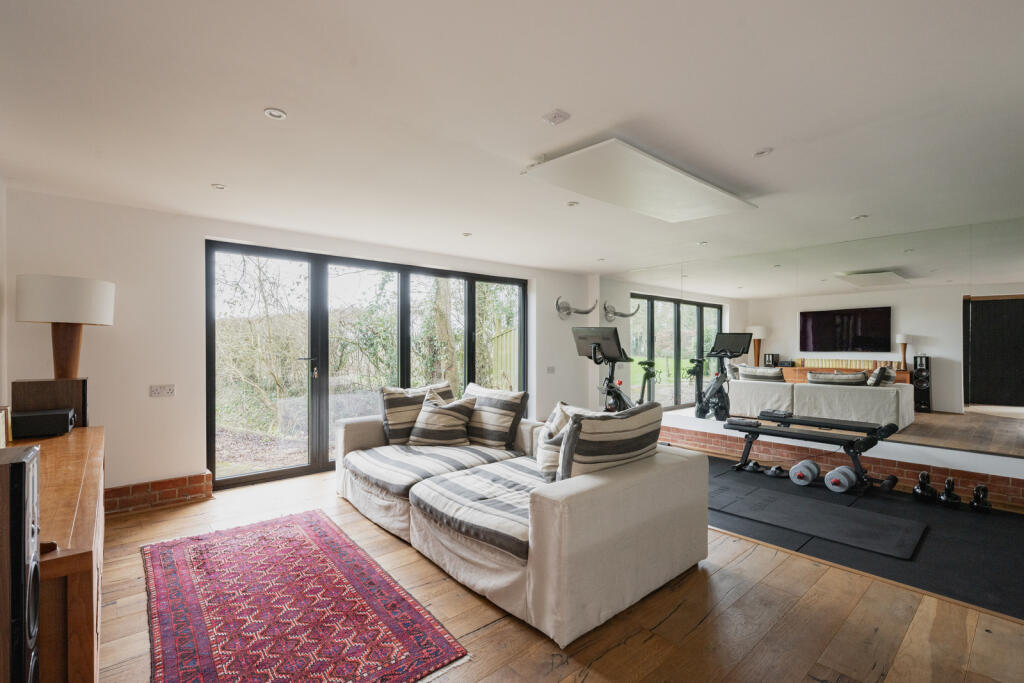 262800 - Nine Elms Farmhouse, Ringshall-38.jpg