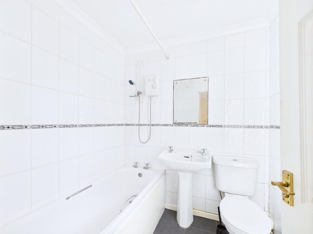 CAM01338G0-PR0108-STILL014