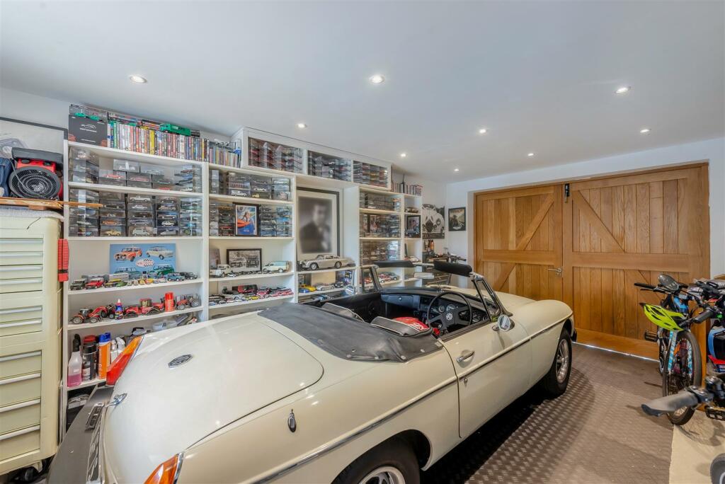 8608074-interior09.jpg