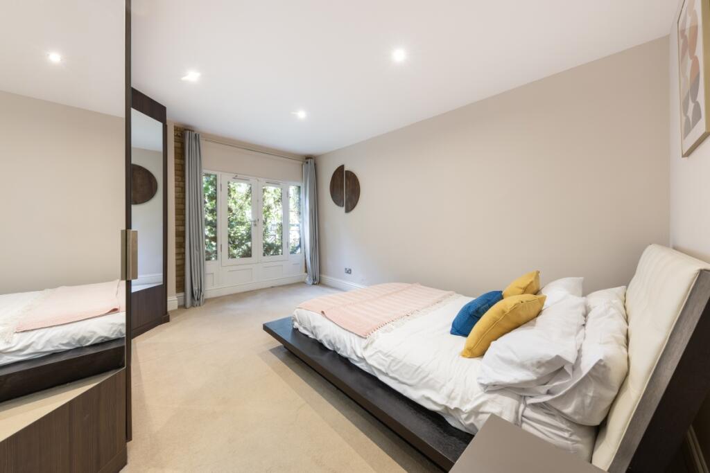 Lion Court F2 (01...