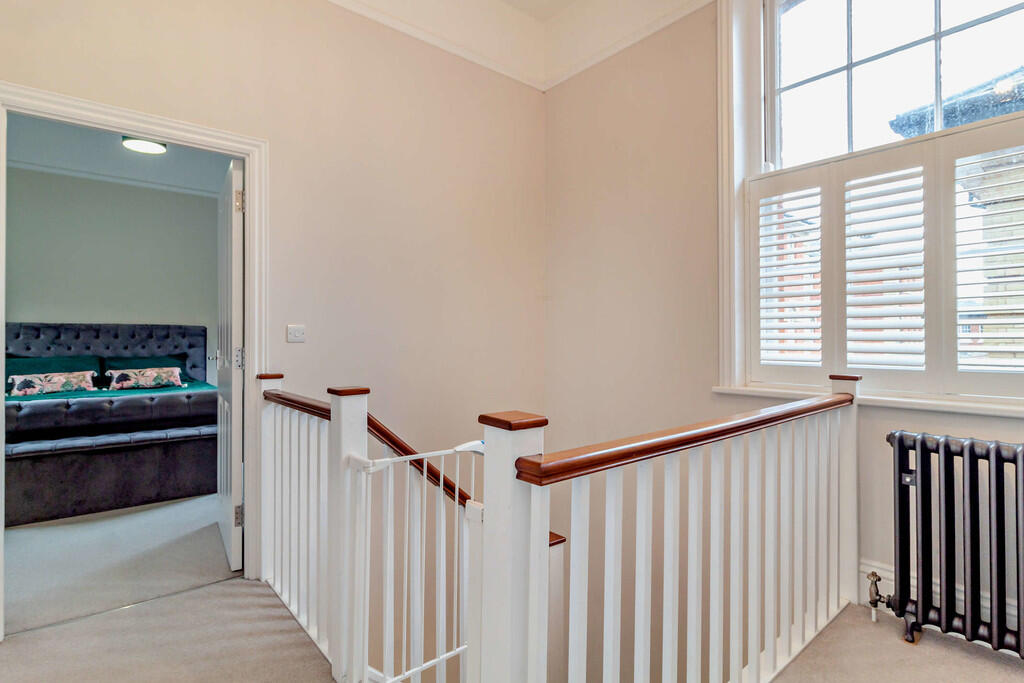 8548537-interior2...