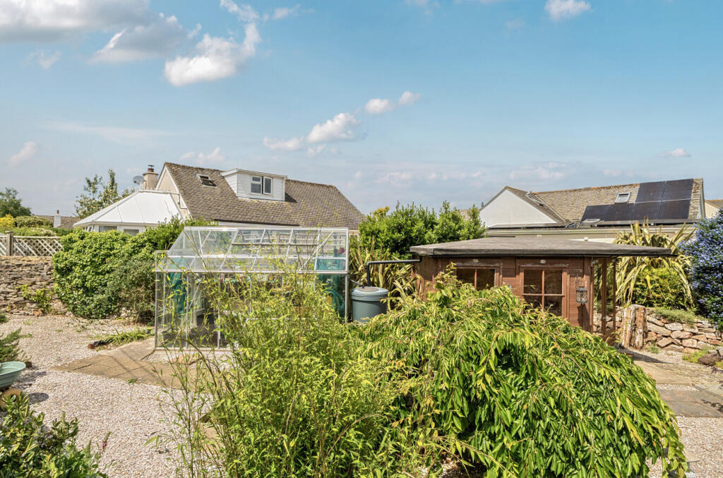 1304090-8-683dad4...