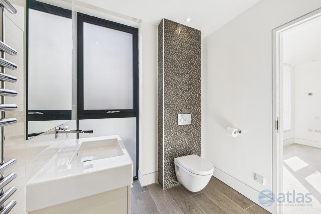 En-suite To Bedroom Three