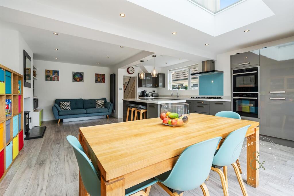 St Asaph Close, HernCrabtree (10).jpg