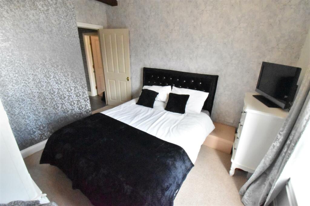 bedroom.JPG