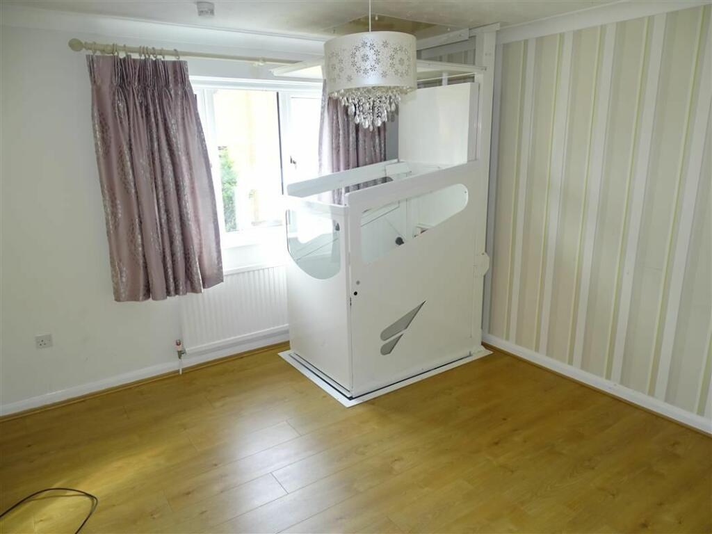Bedroom 2 (with lift)