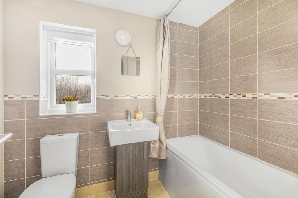 66 Sir Isaac Newton Drive (Wyberton)-33