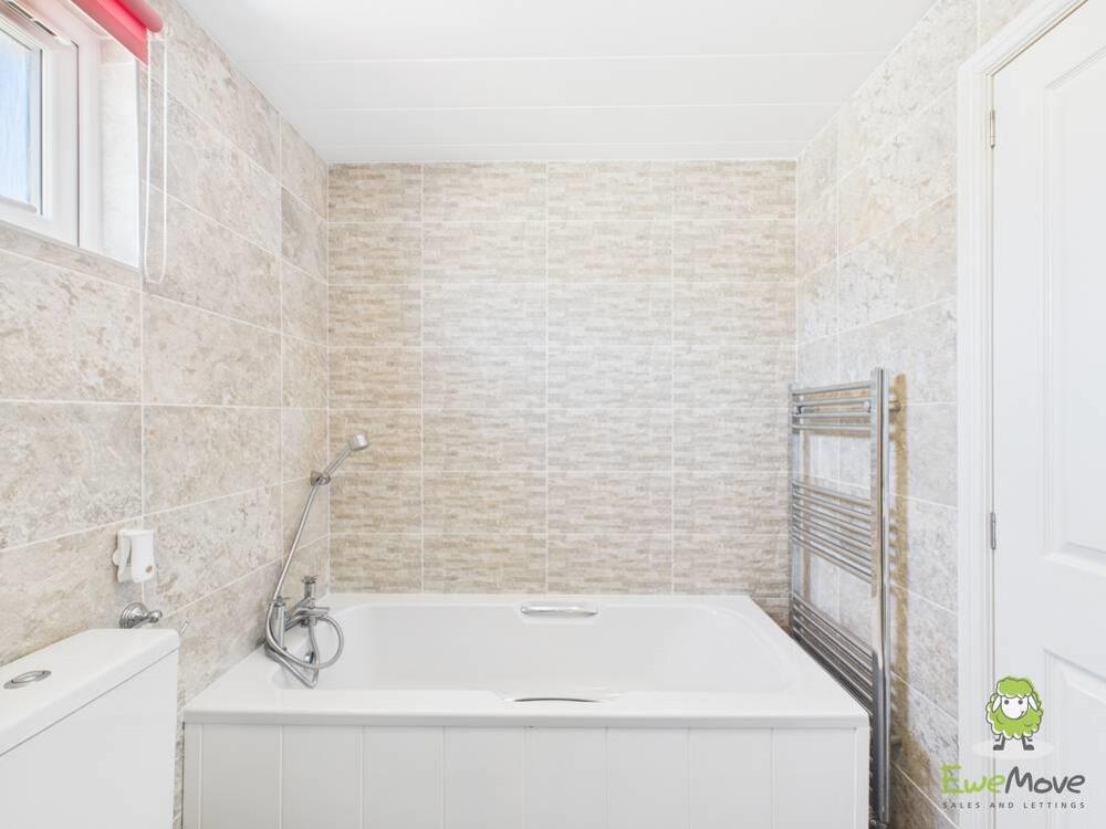 Family Bathroom. - Park Home Emily Dimelow Ewemove