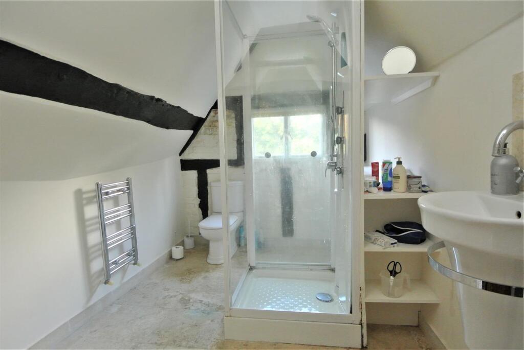 Bathroom 1.JPG