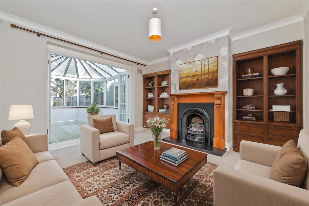 10CuckmansDrive-14 - Living Room - Standard - 3.jp