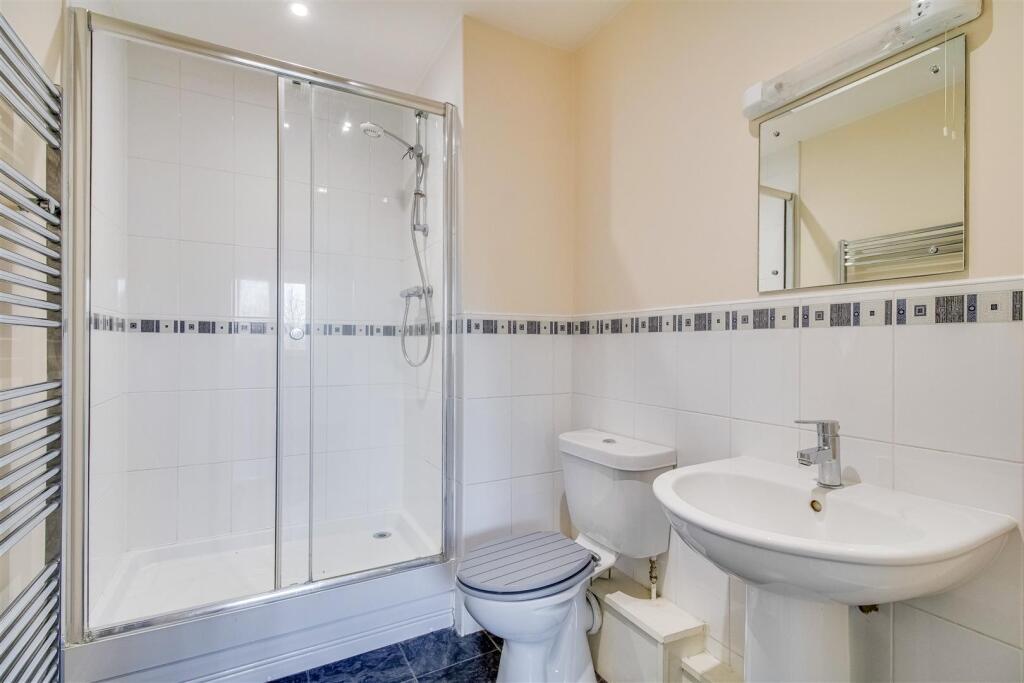 EN SUITE SHOWER ROOM/W.C.