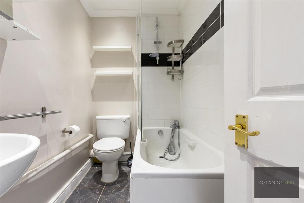 Flat B, 18 Leathwaite Road SW11 1XQ-9.jpg