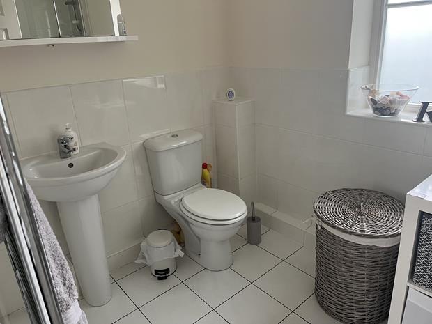 2AThrapstonRoadEnsuite