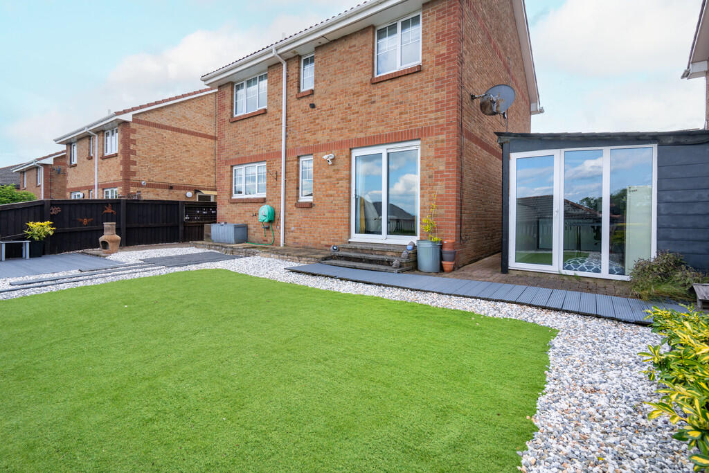 8 Fowler Cresent,...