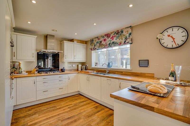 Kitchen pic 1