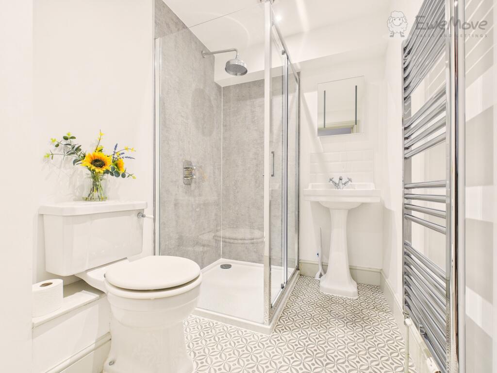 CAM03640G0-PR0060-STILL005