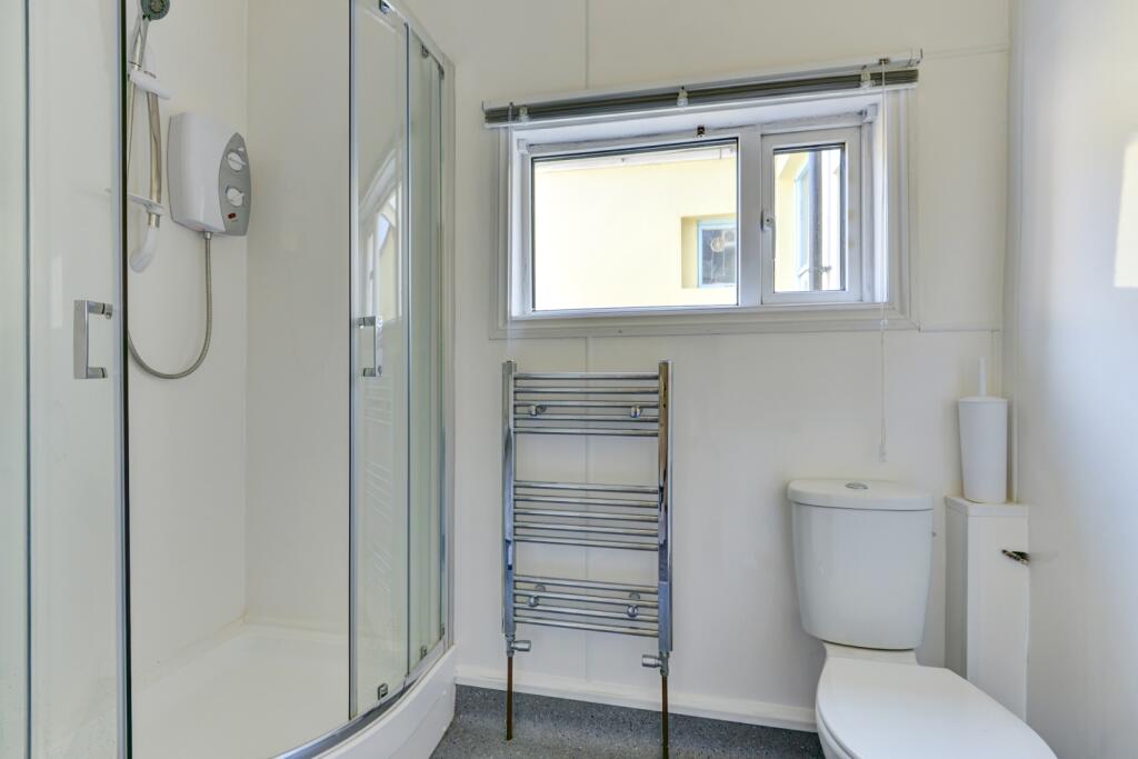 68 Whippingham Road Bathroom 1
