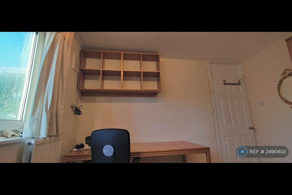 Large Single Bedroom