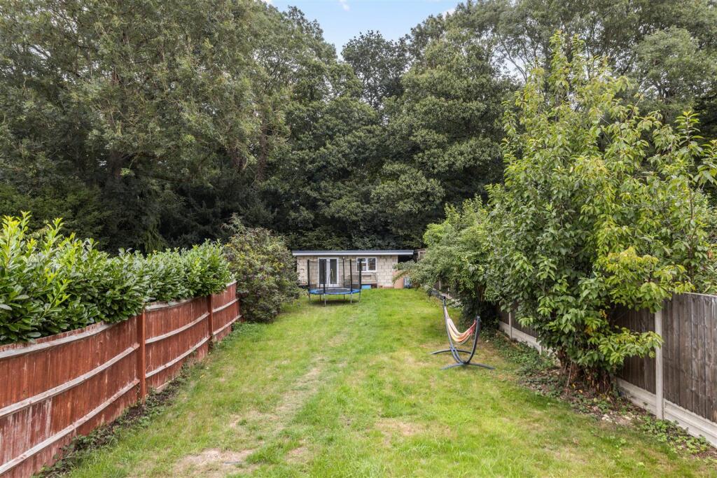 105 Birch Tree Avenue-14.jpg